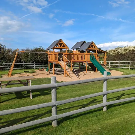 House- Sleeps 6 - Parking - Seaside -