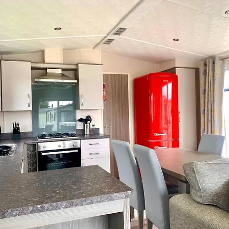 House- Sleeps 6 - Parking - Seaside - Holiday home Bude