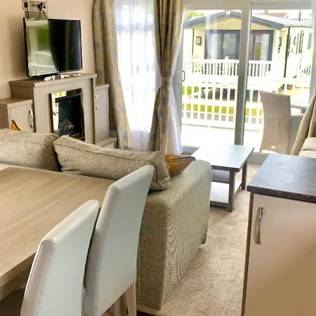 House- Sleeps 6 - Parking - Seaside - Holiday home