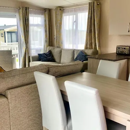 House- Sleeps 6 - Parking - Seaside - Holiday home Bude