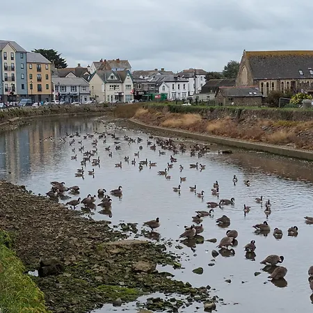 Holiday home House- Sleeps 6 - Parking - Seaside - *